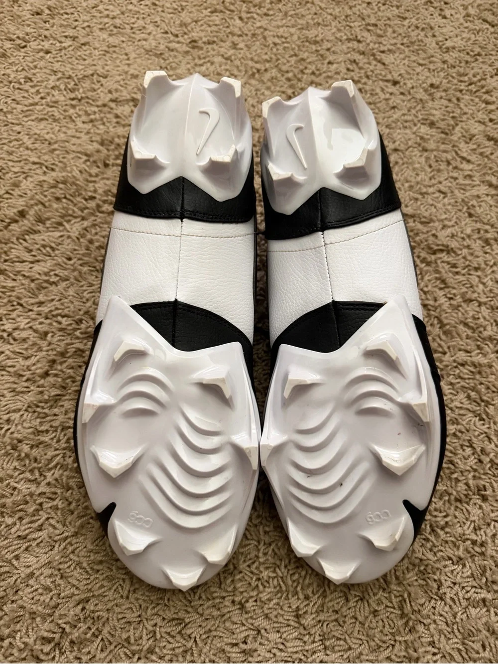 Jordan Men's Black and White Athletic Cleats